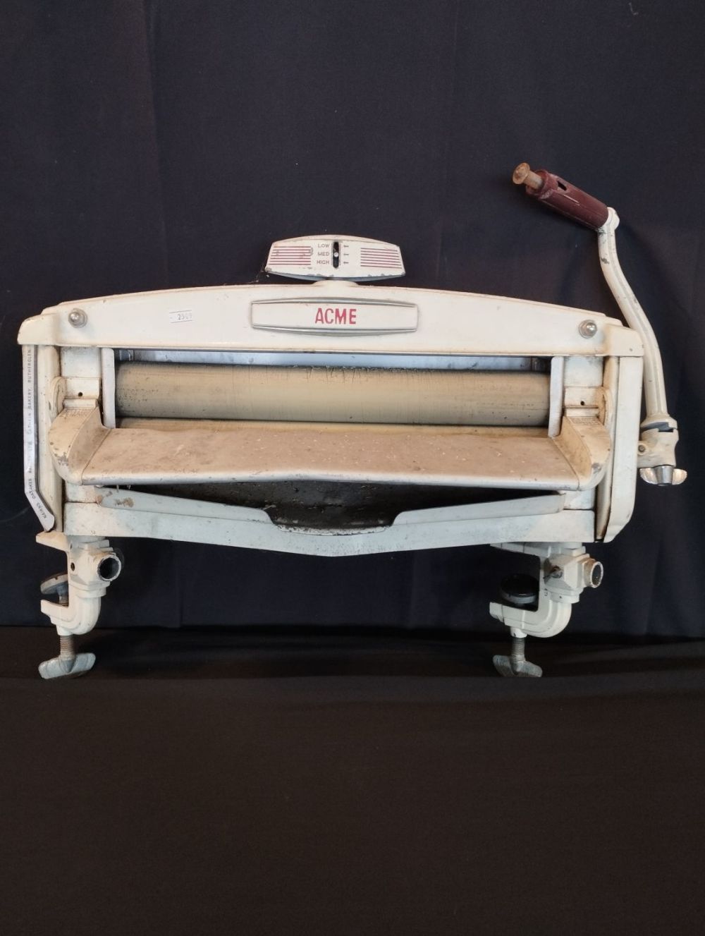 Lot 134: Vintage c1950's Table Top Clothes Wringer by ACME...