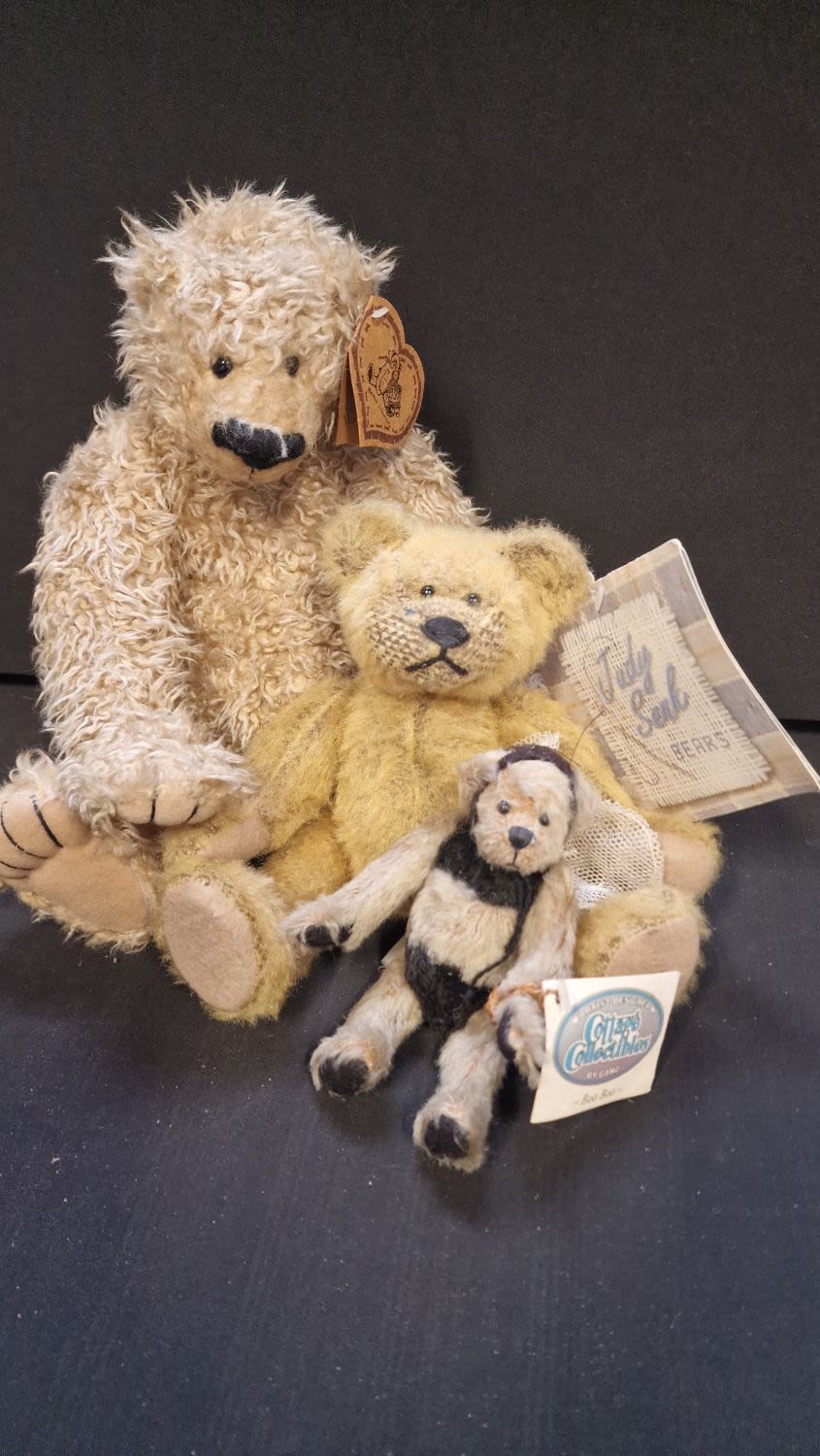 Lot 279: Three collectable vintage bears from the mid 1990s