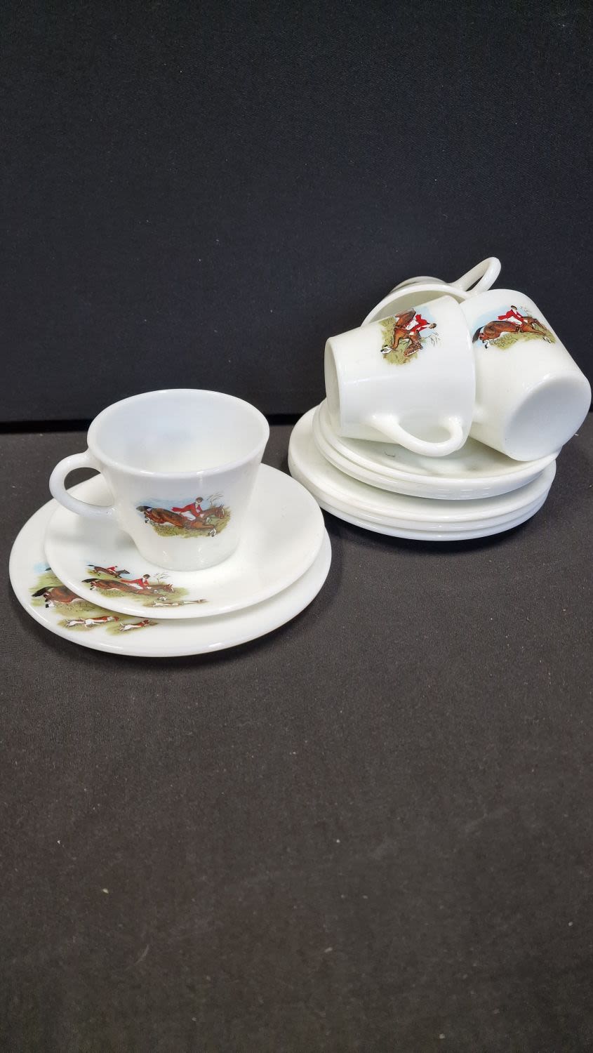 Lot 83: Vintage pyrex jaj fox hunting pattern in milk...