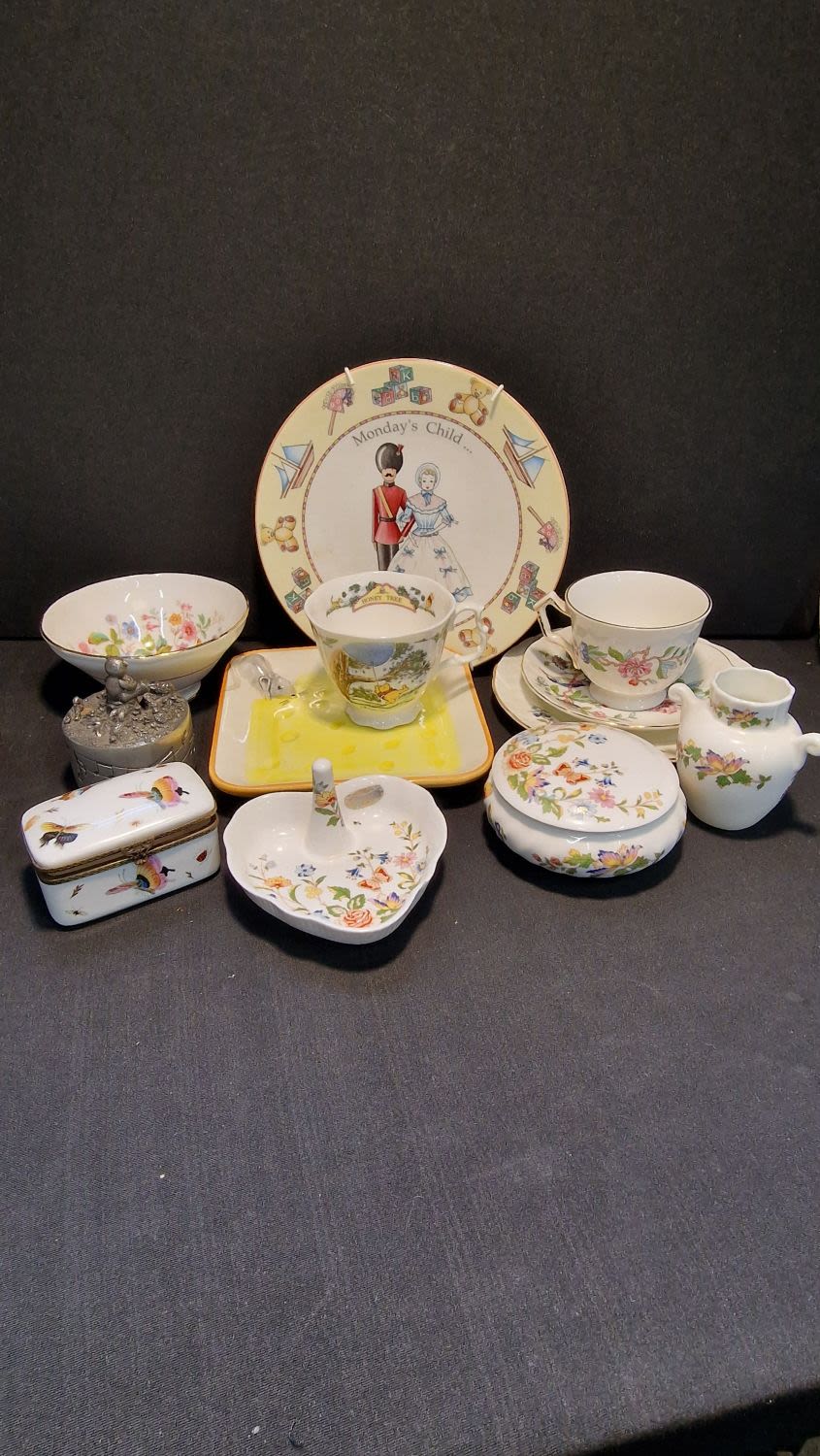 Lot 94: A selection of Ainsley, Royal Doulton and Royal...