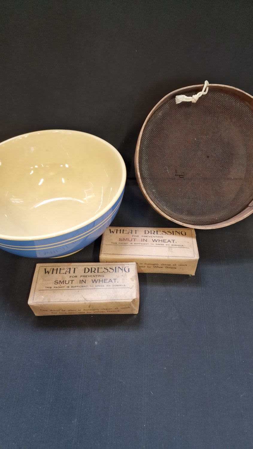 Lot 112: A selection of vintage of items including two...