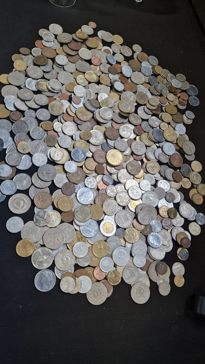 Lot 113: A Large Selection Of World Coins