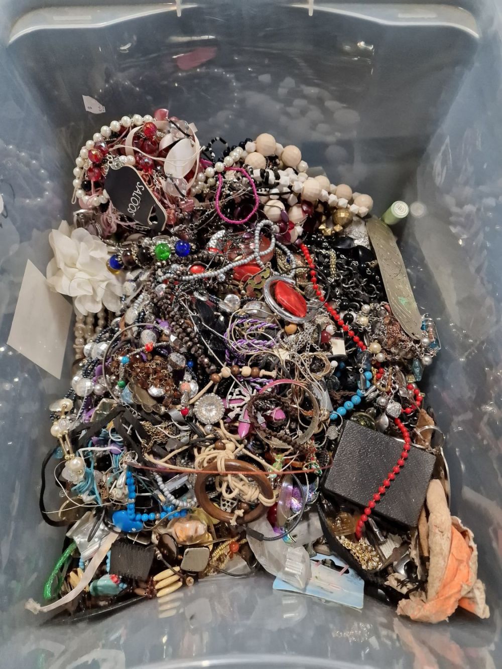 Lot 209: A large quantity Mixed Vintage of costume jewellery