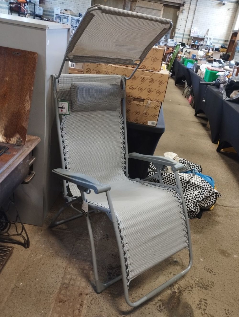 Lot 210: Valencia Sun Lounger with Side Tray and Carry...