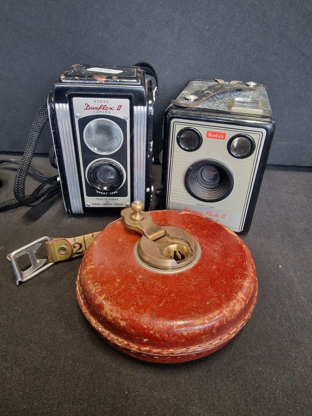 Lot 252: Two vintage KODAK cameras, Kodak Duaflex II and...