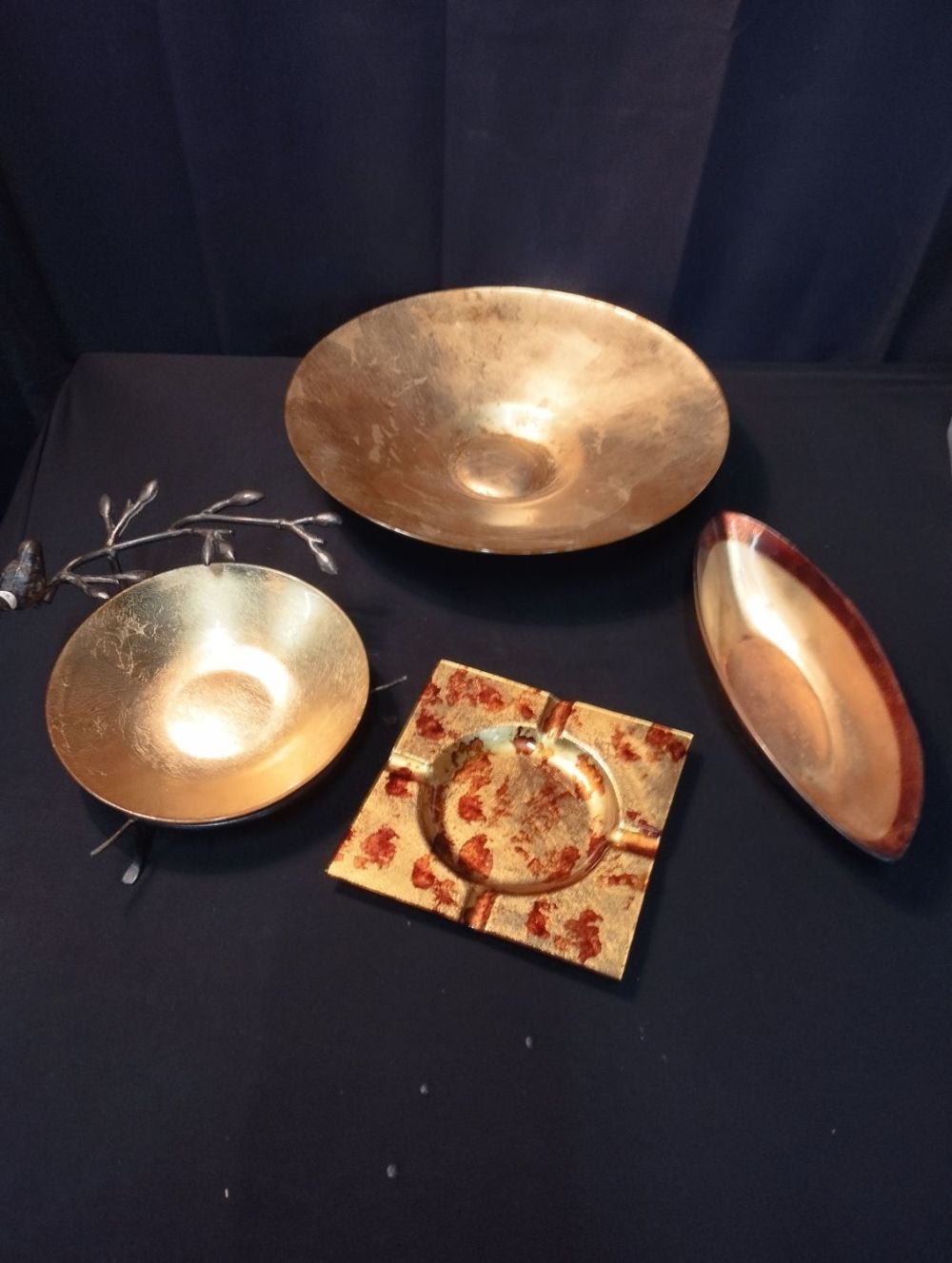 Lot 281: Gold Decorative Style Glass Bowls and Ashtray