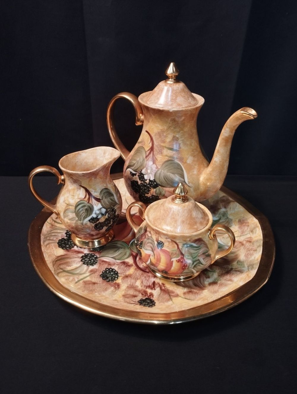 Lot 295: Selection of Vintage Cowking Tableware and Tea Set