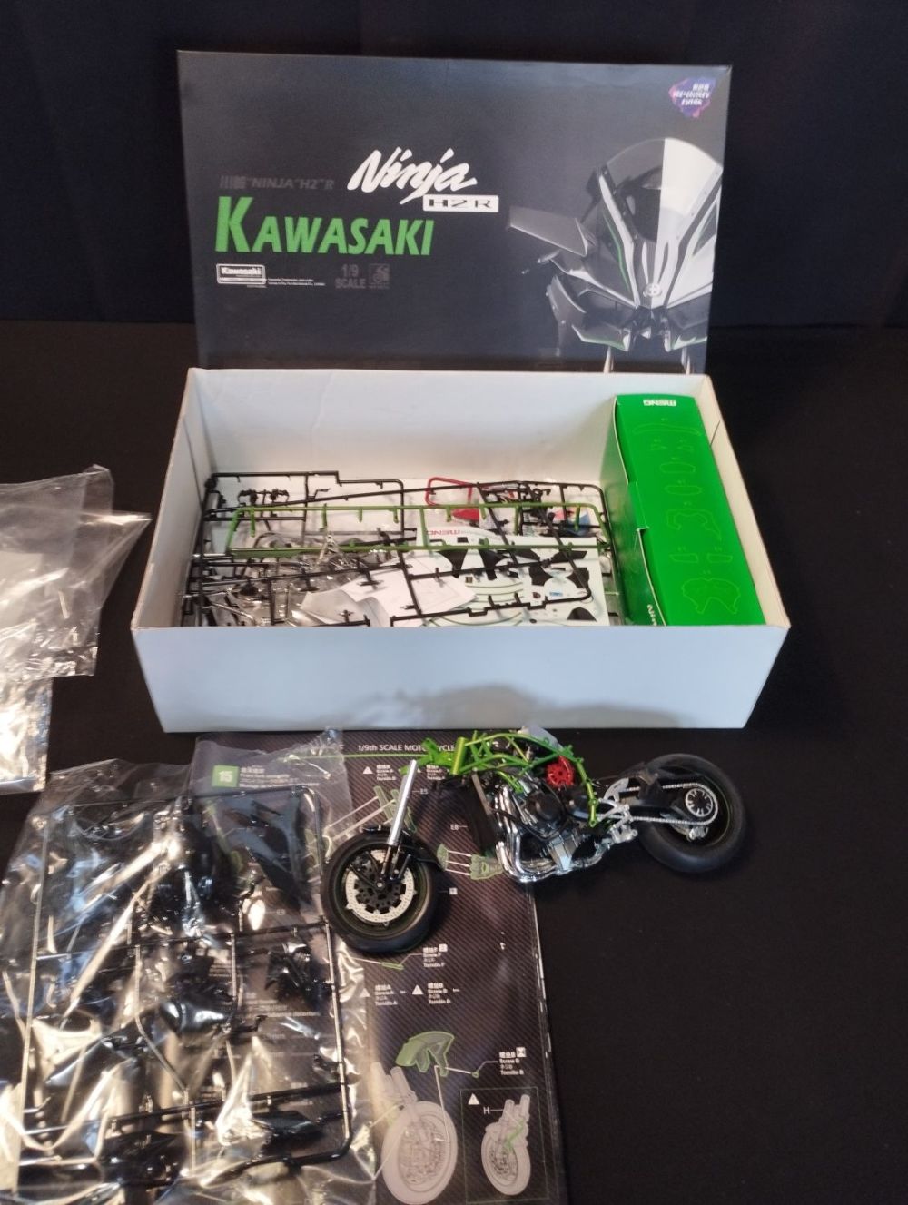 Lot 317: Meng Model Kit Kawasaki Ninja H2R Motorbike 1:9...