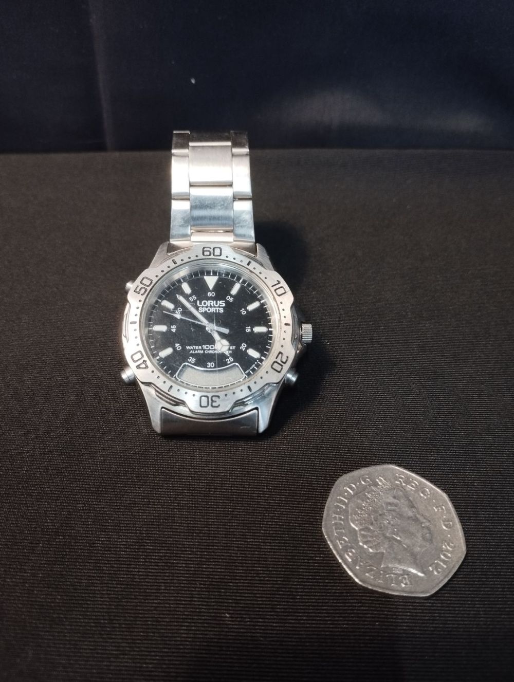 Lot 326: Vintage Lorus Sports V071-0100 Quartz Alarm Chronograph Ana/Digi...