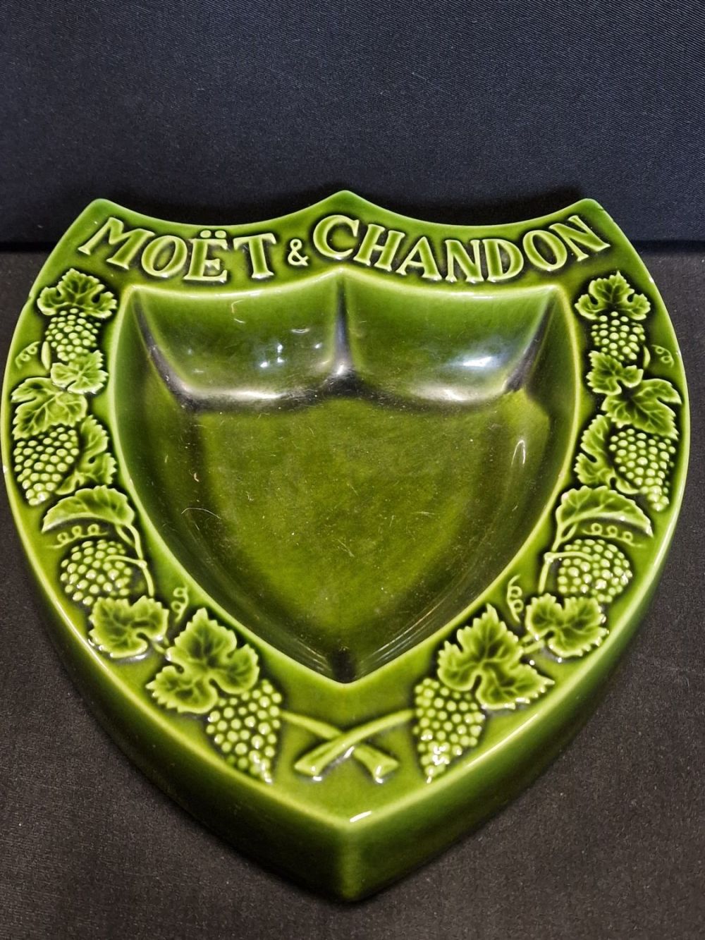 Lot 328: MOET & CHANDON vintage ashtray