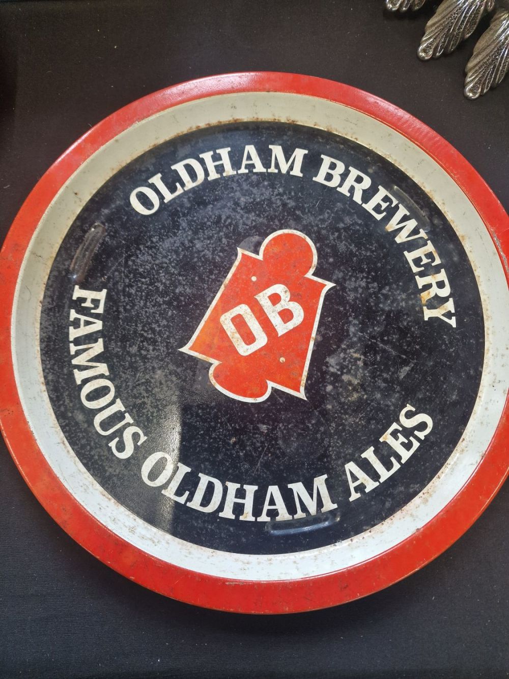 Lot 337: A vinatge Oldham Brewery, Oldham famous Ales tray