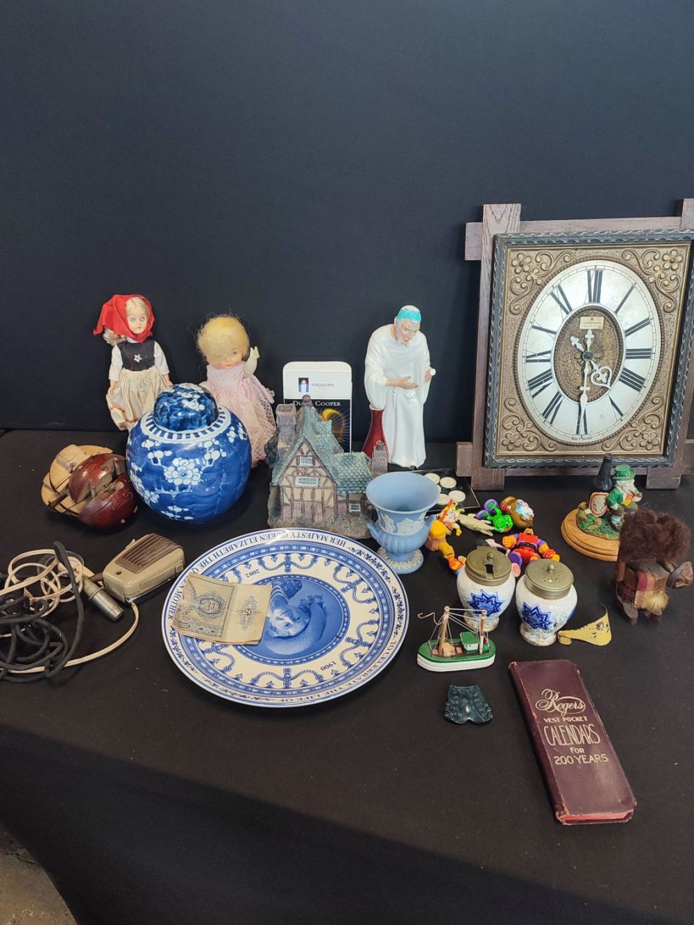 Lot 353: Collection of vintage items including a royal plate,...