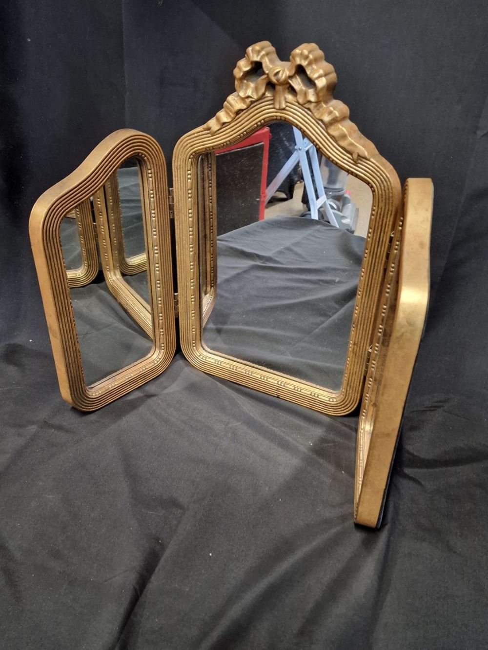 Lot 392: A vinatge florantine gold gilt style tri fold...