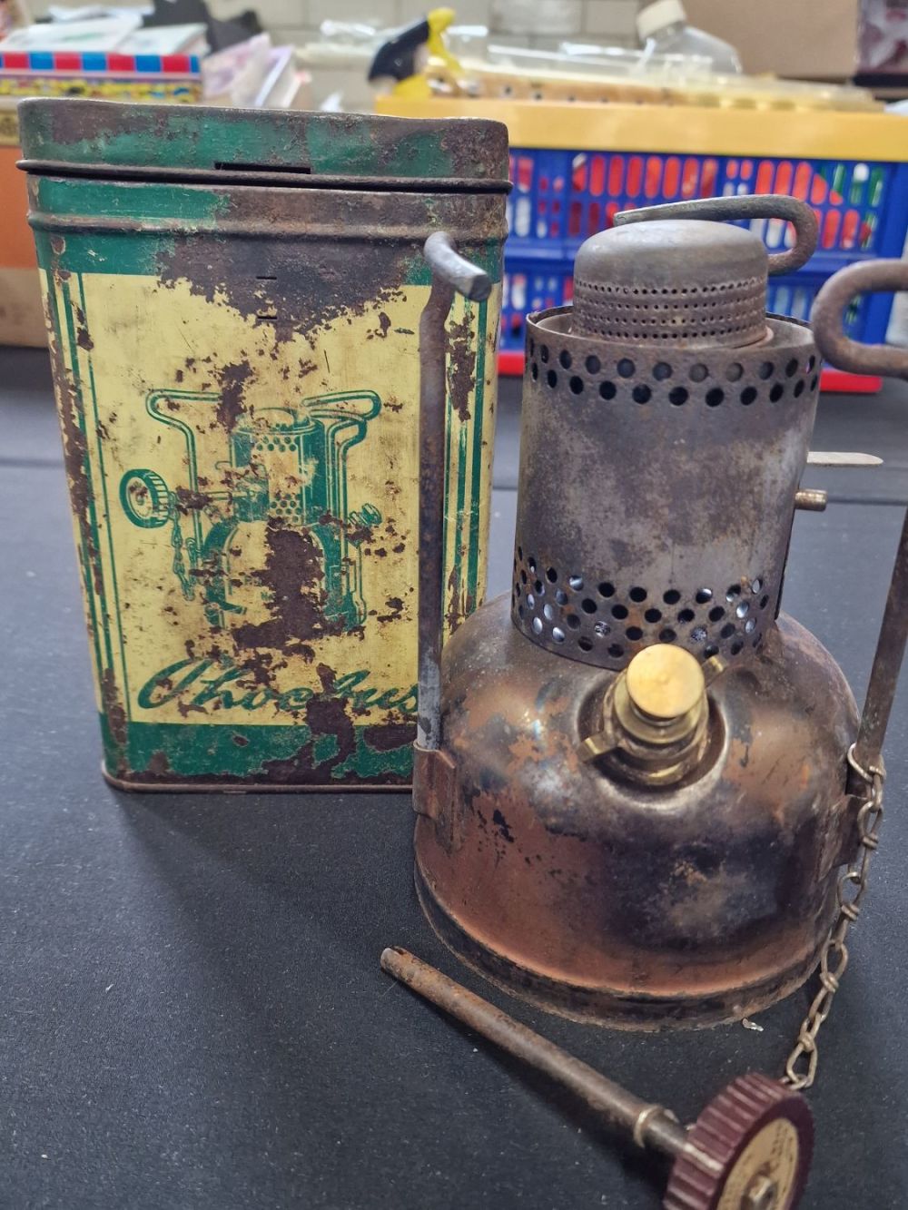 Lot 409: A vintage 1960s paraffin stove 