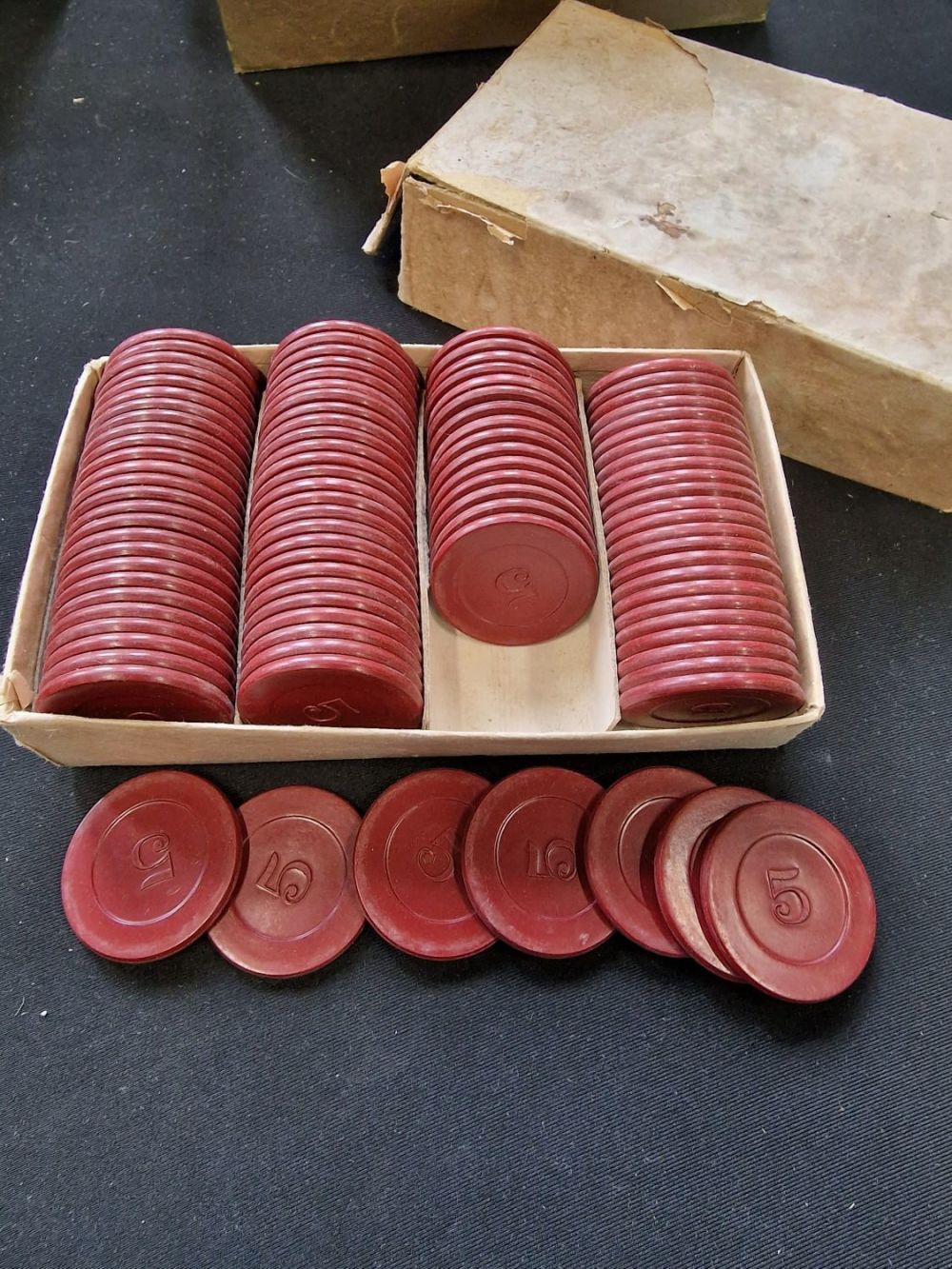Lot 411: A set of vintage chips. Numbered 5