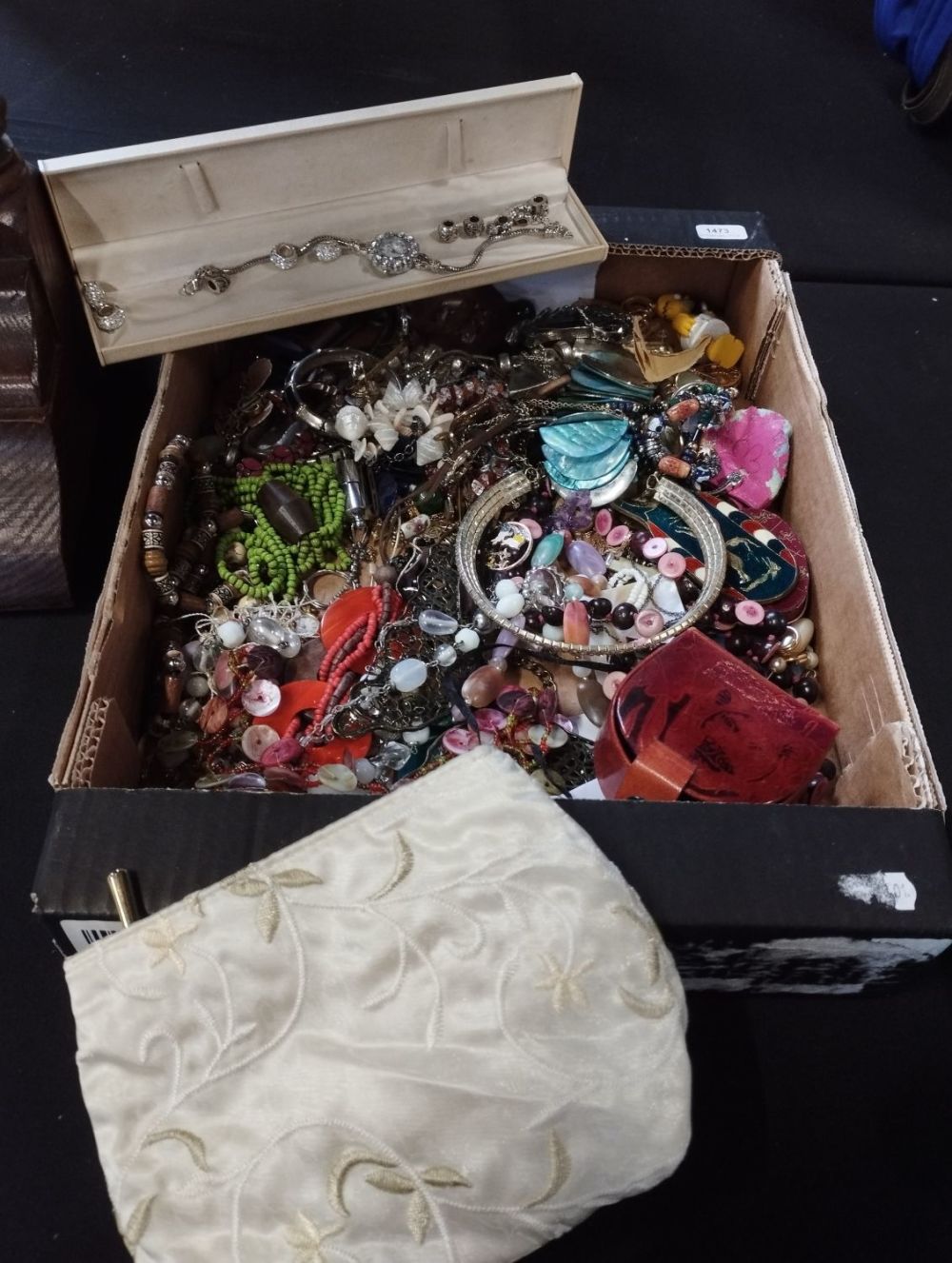 Lot 416: Selection of Costume Jewellery and Watches
