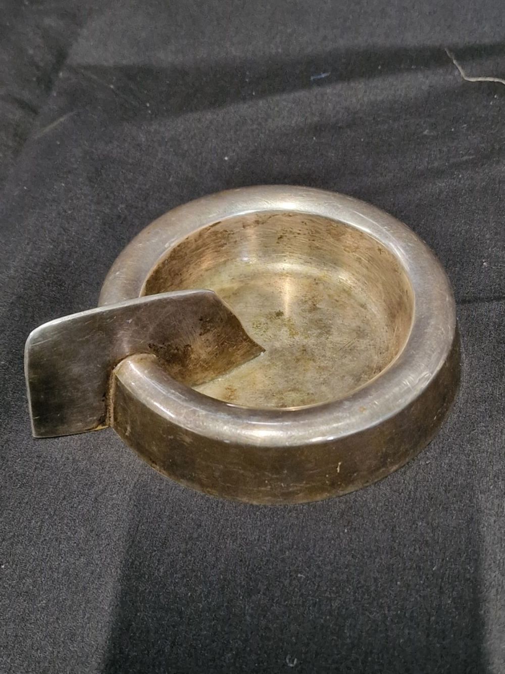 Lot 417: A vintage art deco chrome ash tray