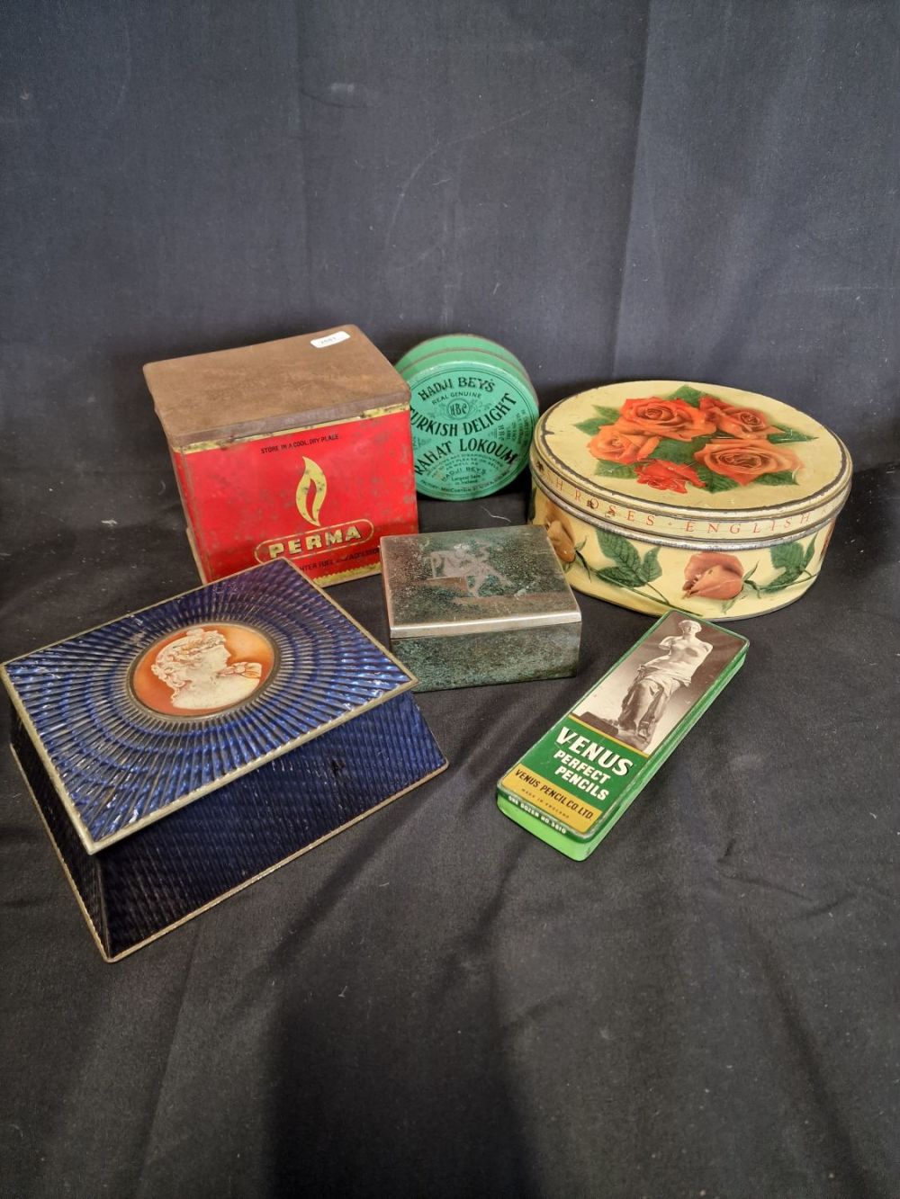 Lot 419: A collection of vinatge tins