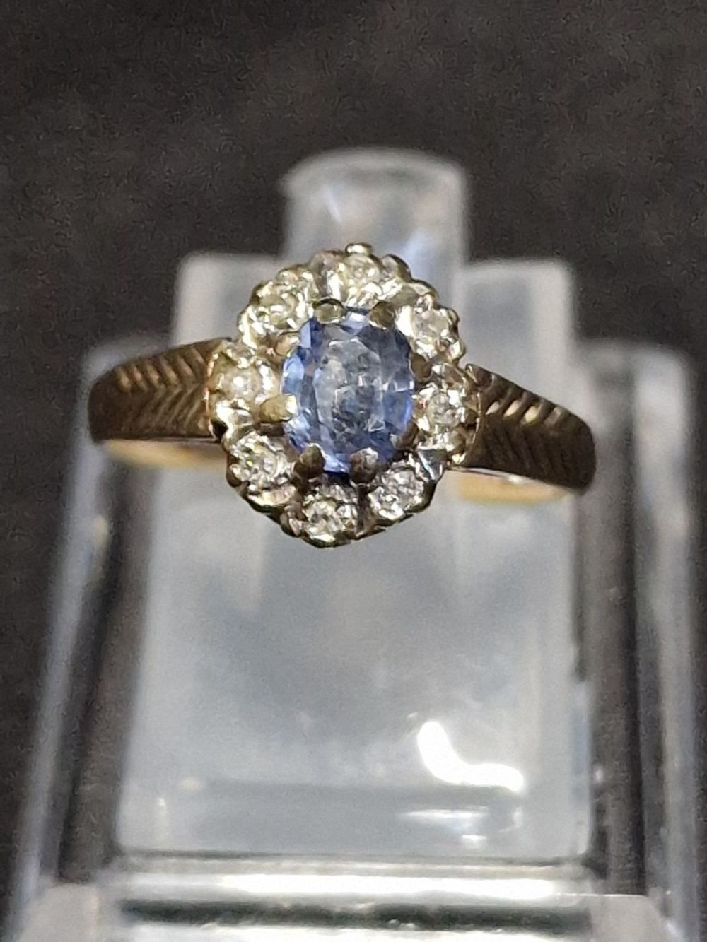 Lot 450: Ladies hallmarked 9ct ring with Topaz. Weight approximately...