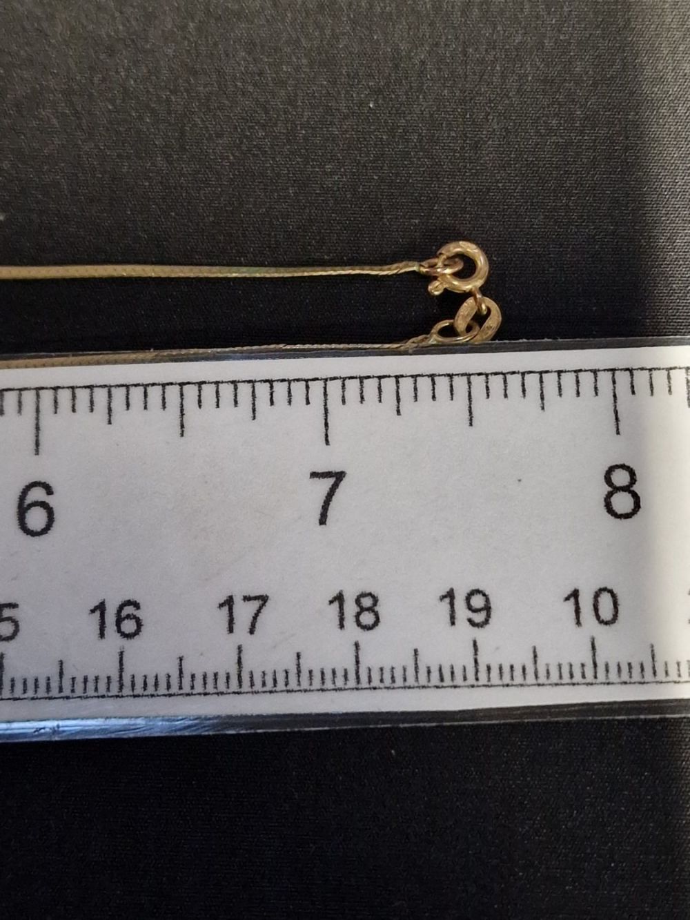 Lot 453: Ladies vintage 375 9ct yellow gold necklace. Approximately...