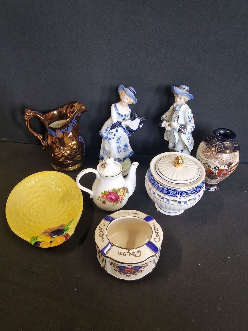 Lot 157: A selection of Sadler, Carlton ware and other...