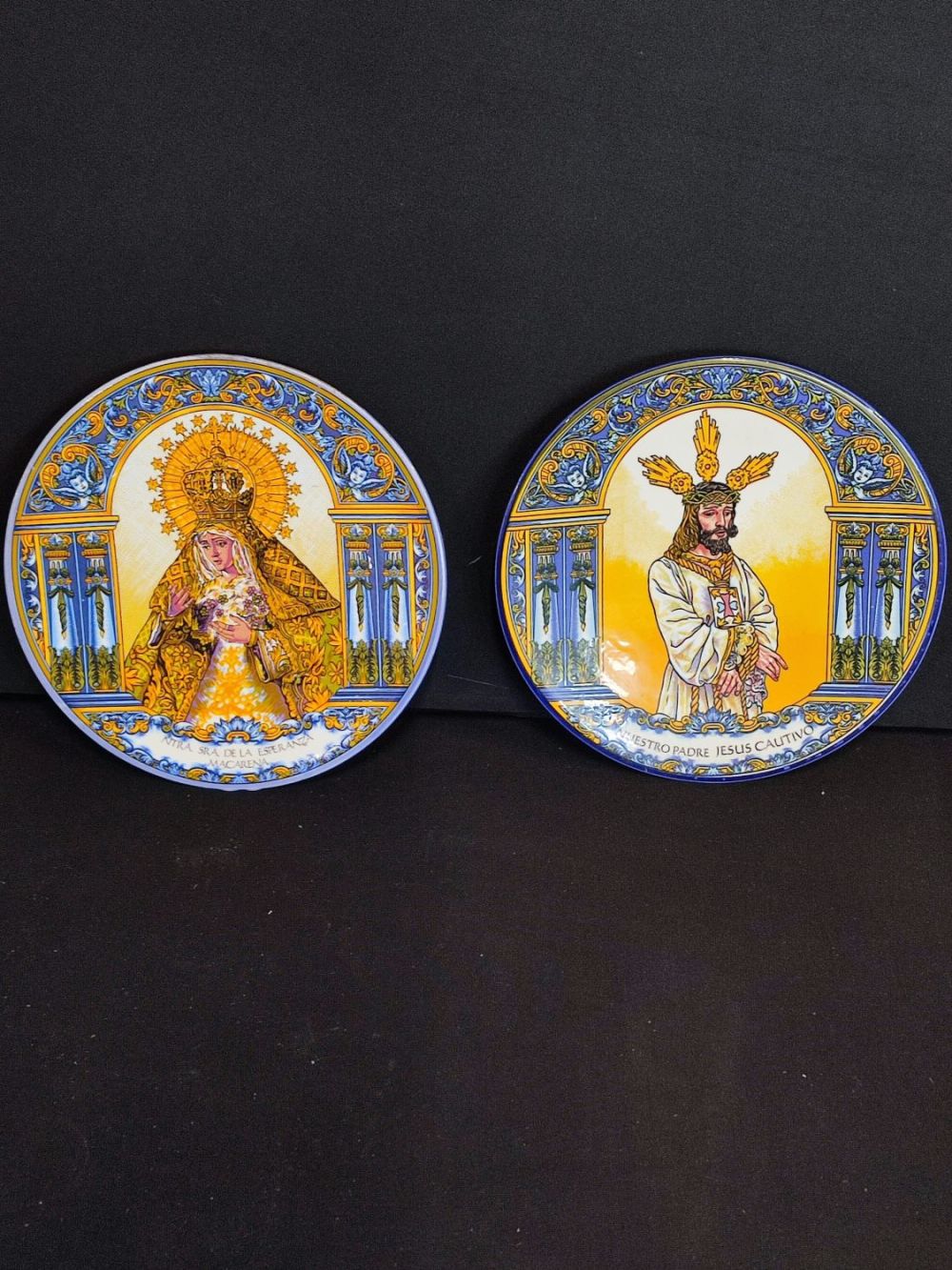 Lot 164: 2 religious decorative plates