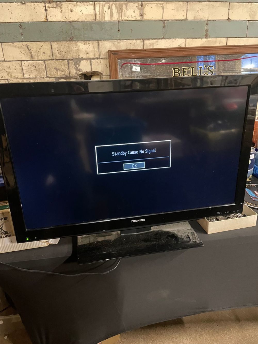 Lot 185: Toshiba 32" Flatscreen LCD TV Fully Working