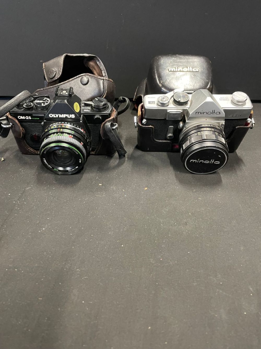 Lot 199: 2 x Vintage Cameras Inc Minolta SR-1 &...
