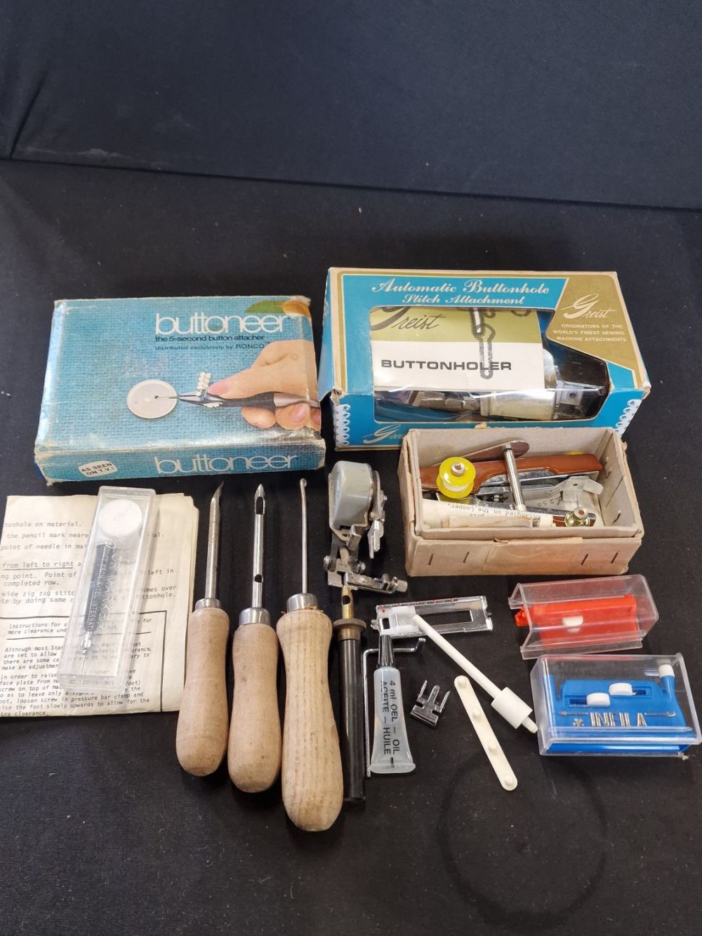 Lot 225: A selection of sewing accessories. Includes The Netra...