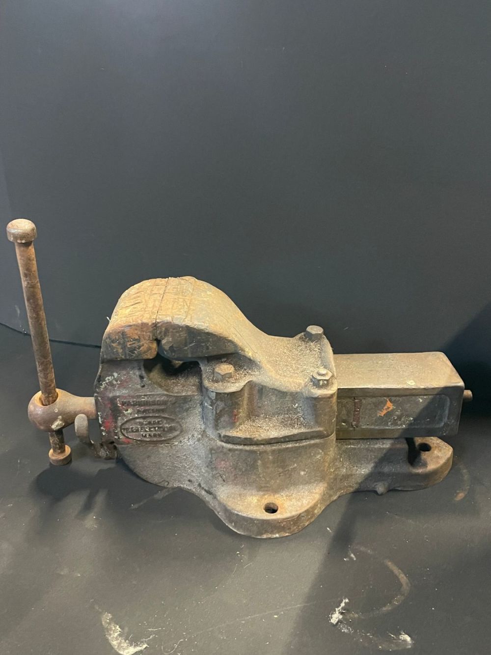 Lot 243: Large Parkinson Quick Release Bench Vice