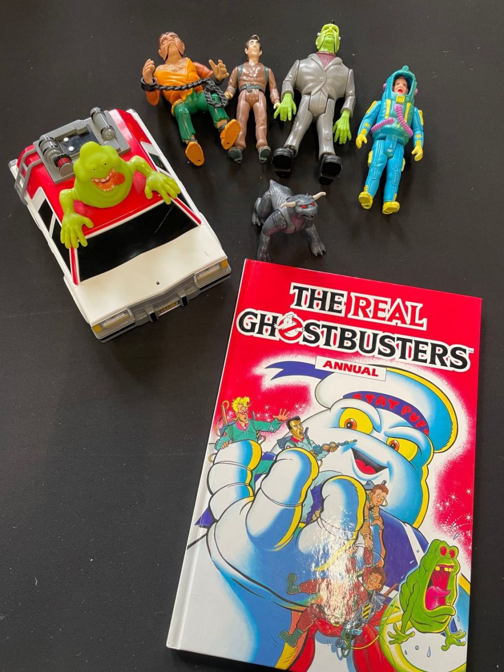 Lot 266: Selection Of Vintage Ghostbusters Figures & Annual