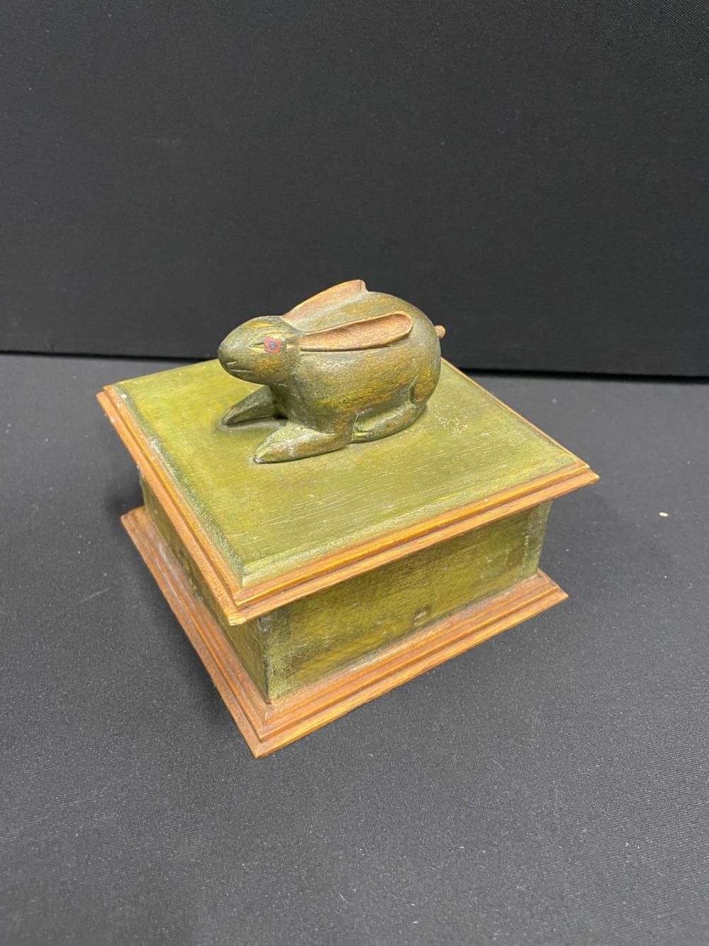 Lot 286: Vintage Trinet Box With Rabbit Lid