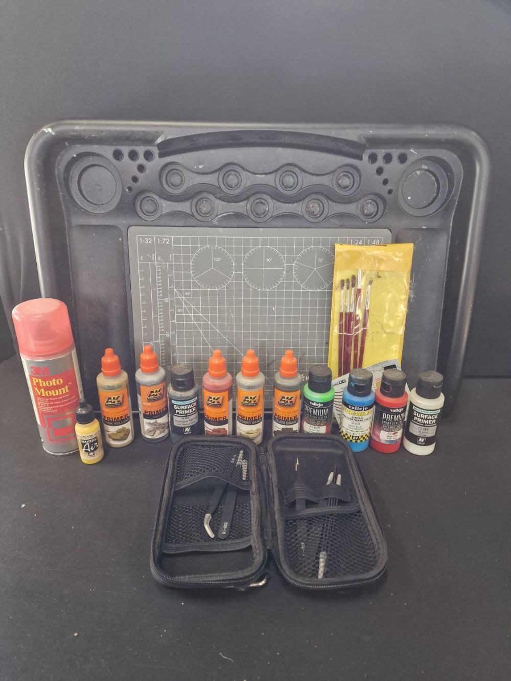 Lot 356: A. Selection of AK interactive and Vallejo primers...
