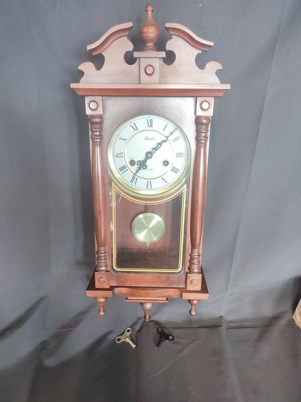 Lot 358: Lincoln 31 day mechanical wall clock