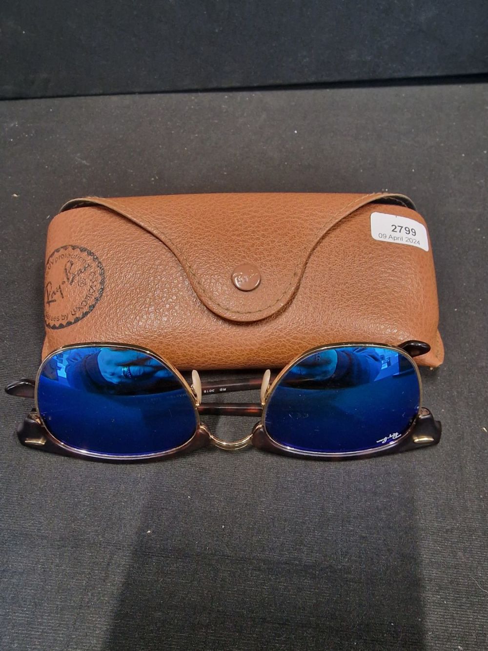 Lot 386: A pair of genuine Rayban clubmaster sun glasses