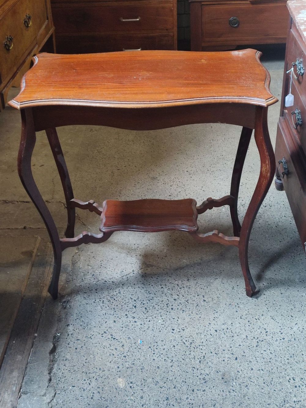 Lot 400: Vintage side table