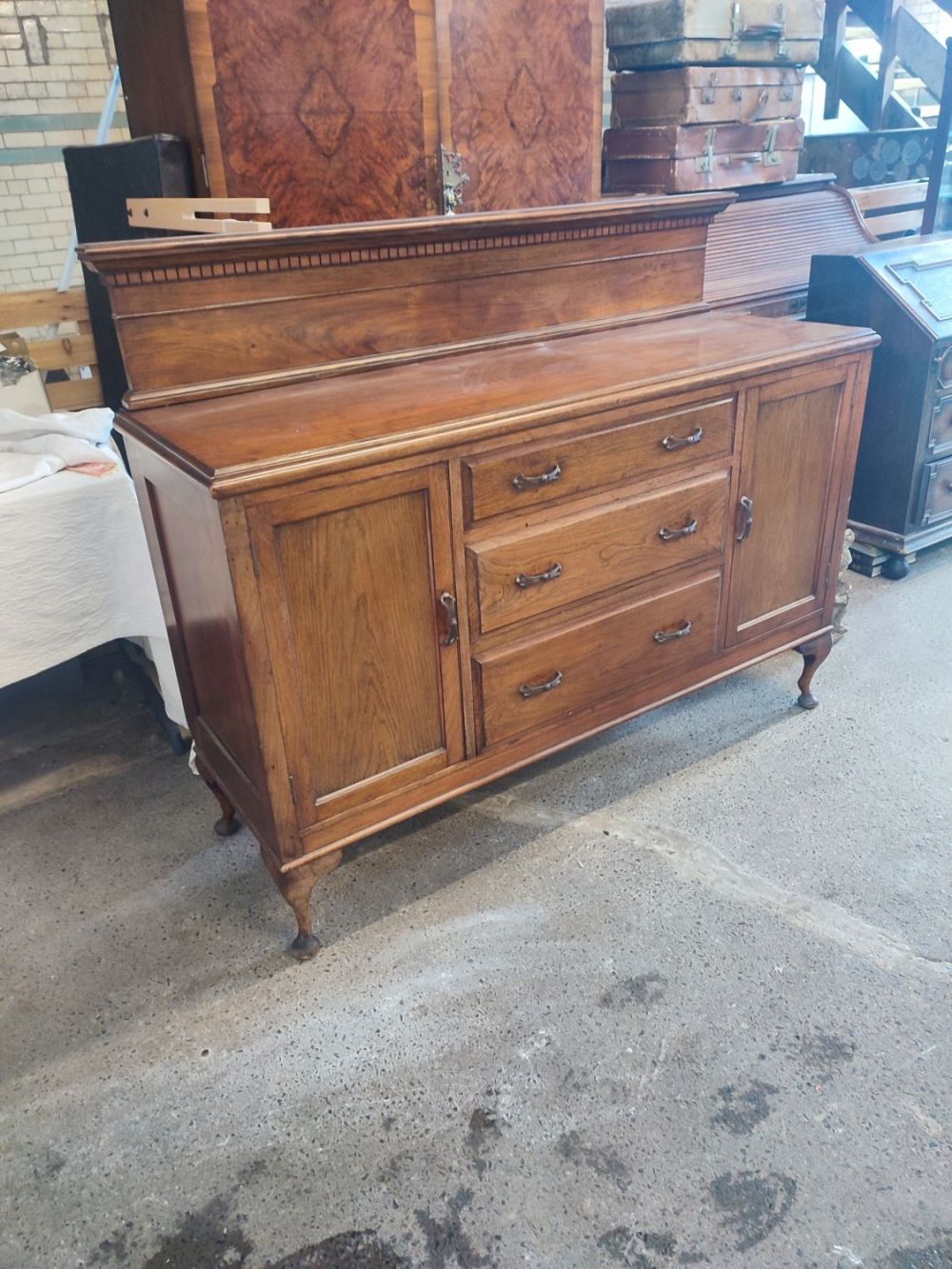 Lot 407: Antique sideboard with 3 drawers and 2 cupboards