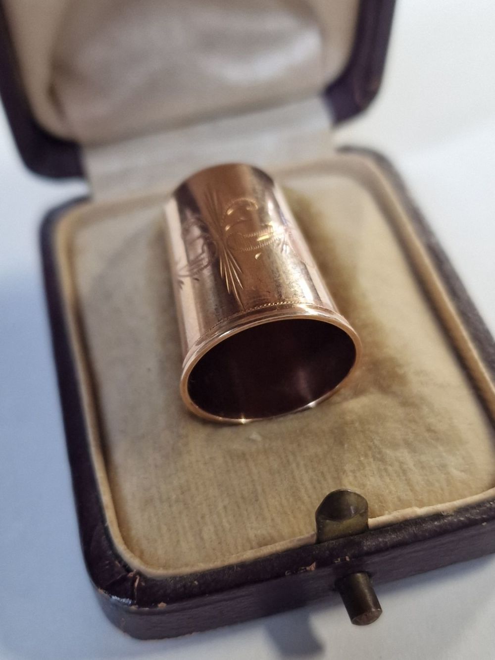 Lot 411: An Antique 14ct thimble weight approximately 2.72g