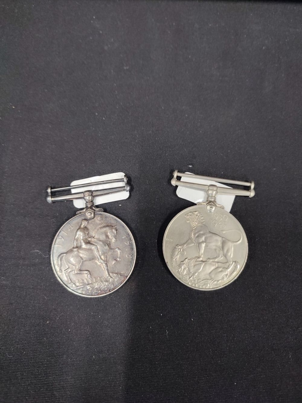 Lot 51: 2 British war medals including a George the...