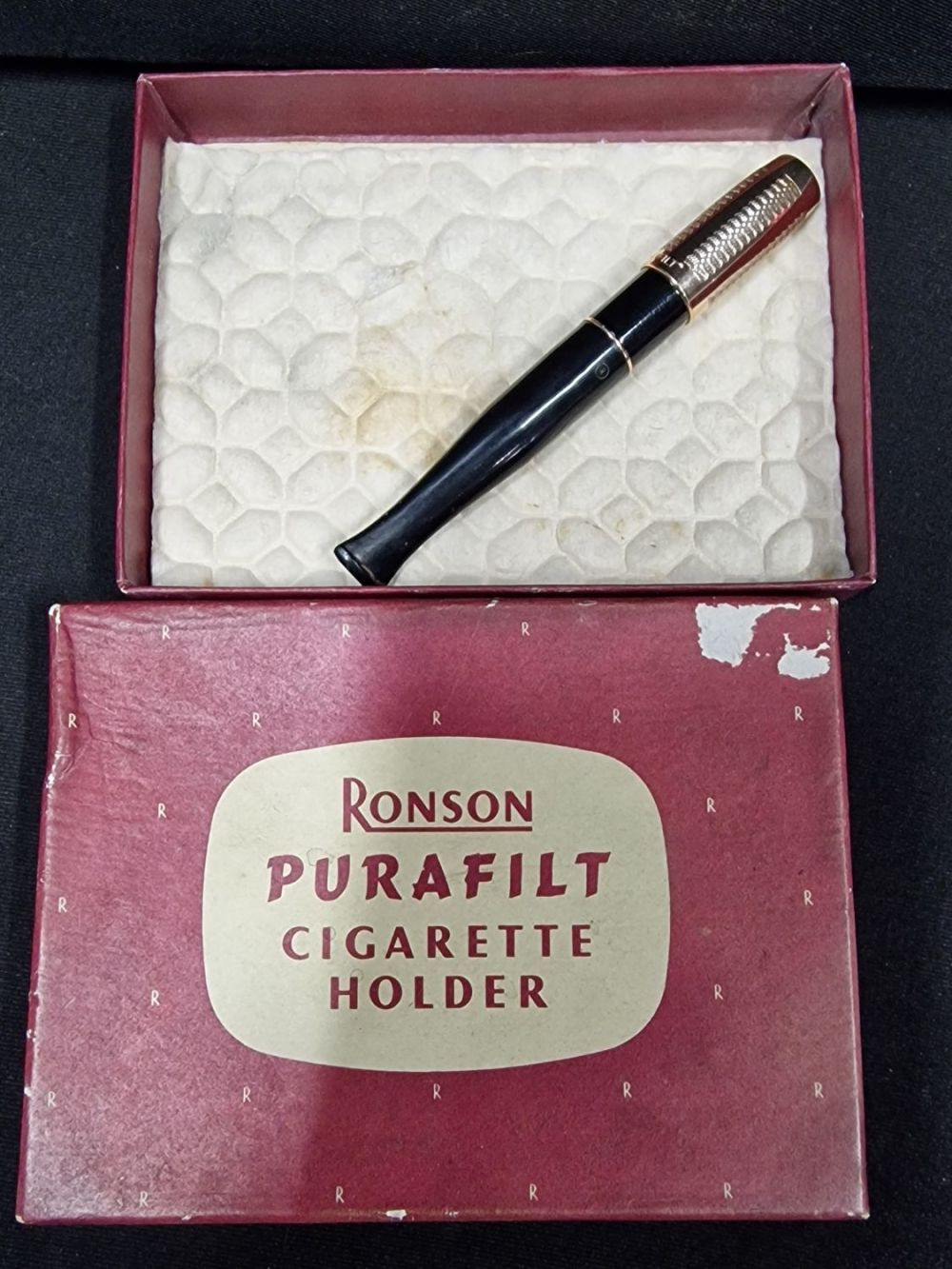Lot 60: Ronson Purafilt cheroot holder.