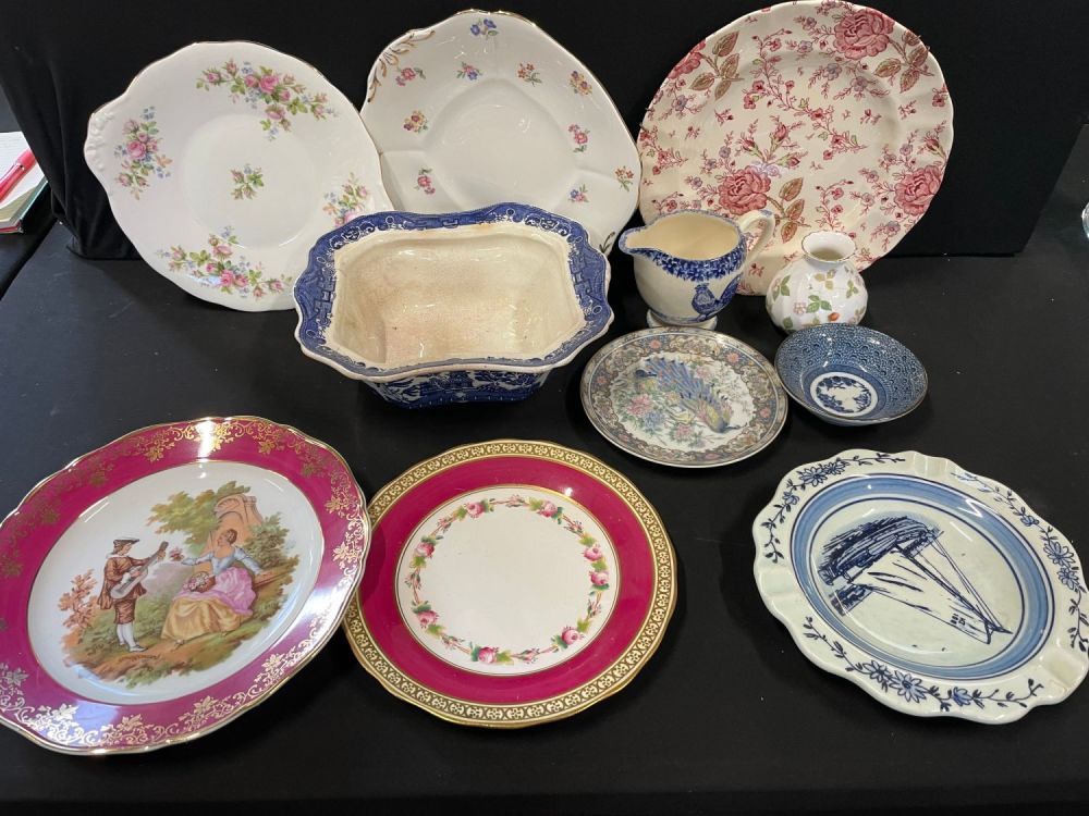 Lot 67: Selection Of Various Vintage China & Pottery Inc...