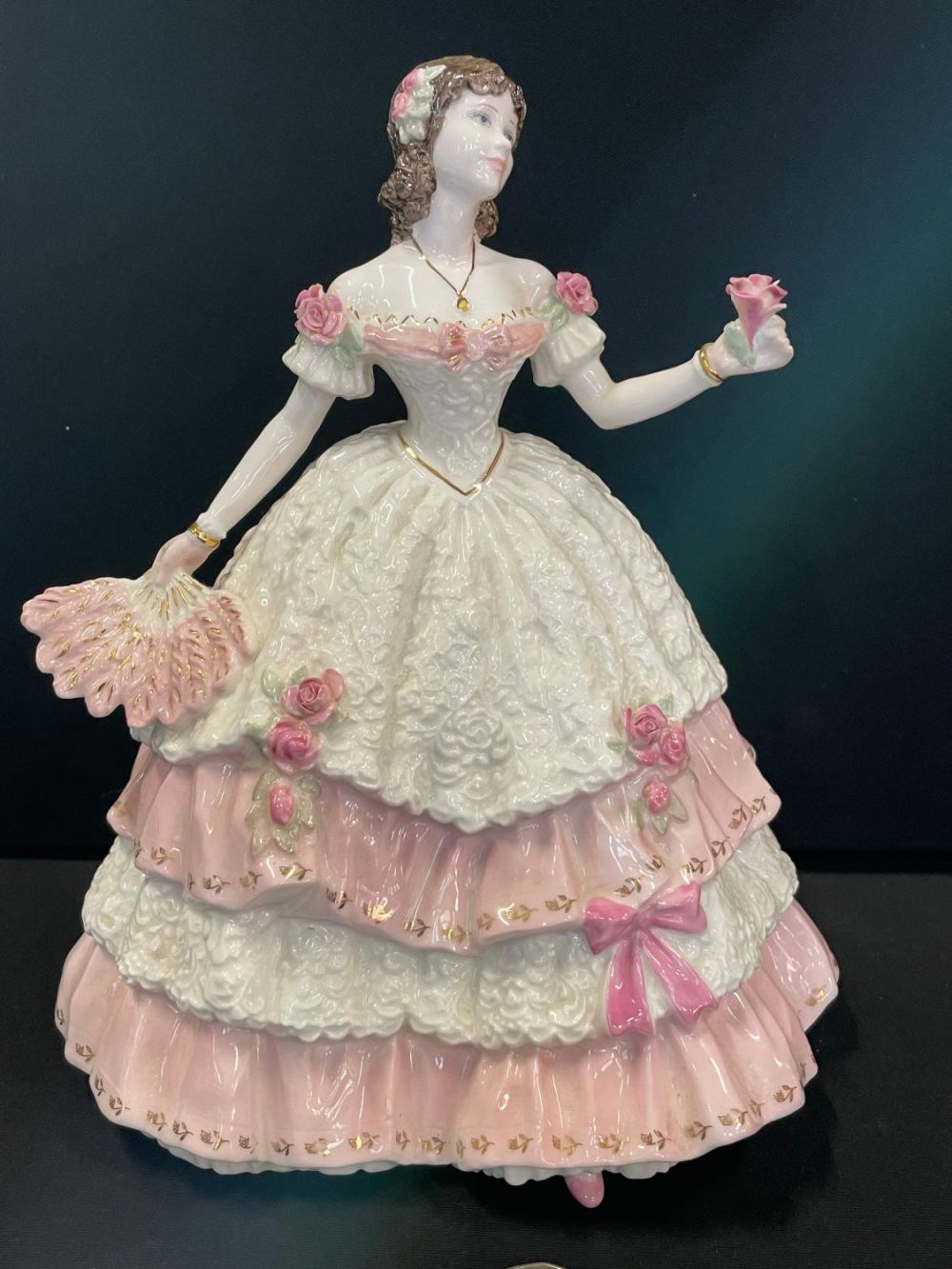 Lot 74: Large LTD Edition Coalport Figurine 'Olivia' CW321 No2155
