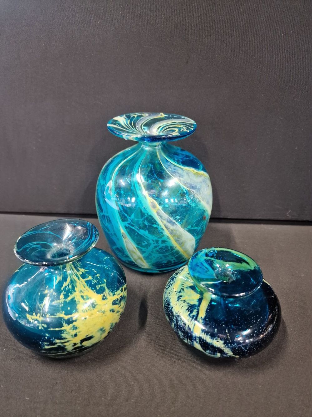 Lot 88: Three vintage pieces of Medina glassware in blues,...