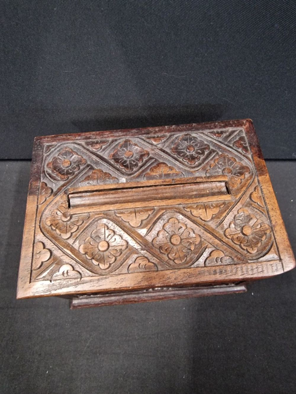 Lot 92: A beautifully hand carved wooden vintage cigarette dispenser