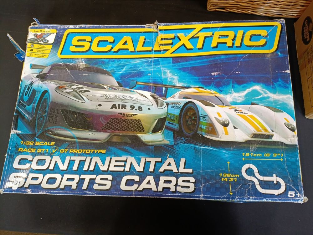 Lot 401: A Hornby Scalextric set continental sports cars edition
