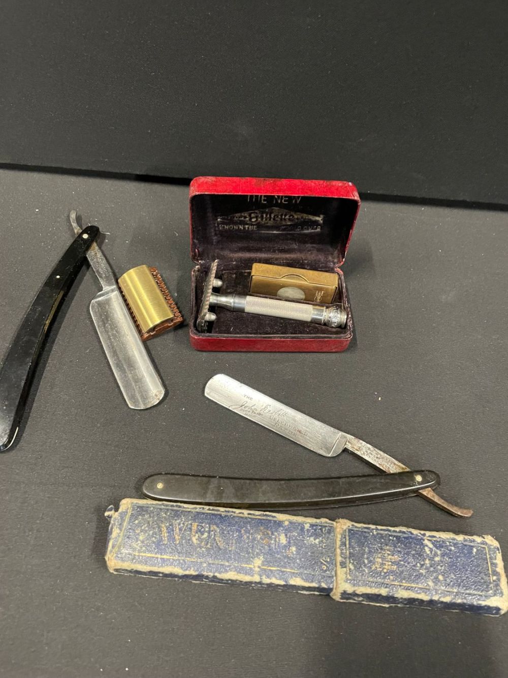 Lot 169: Selection Of Vintage Shaving Items