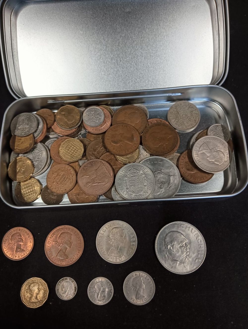 Lot 198: Selection of vintage British and American coins