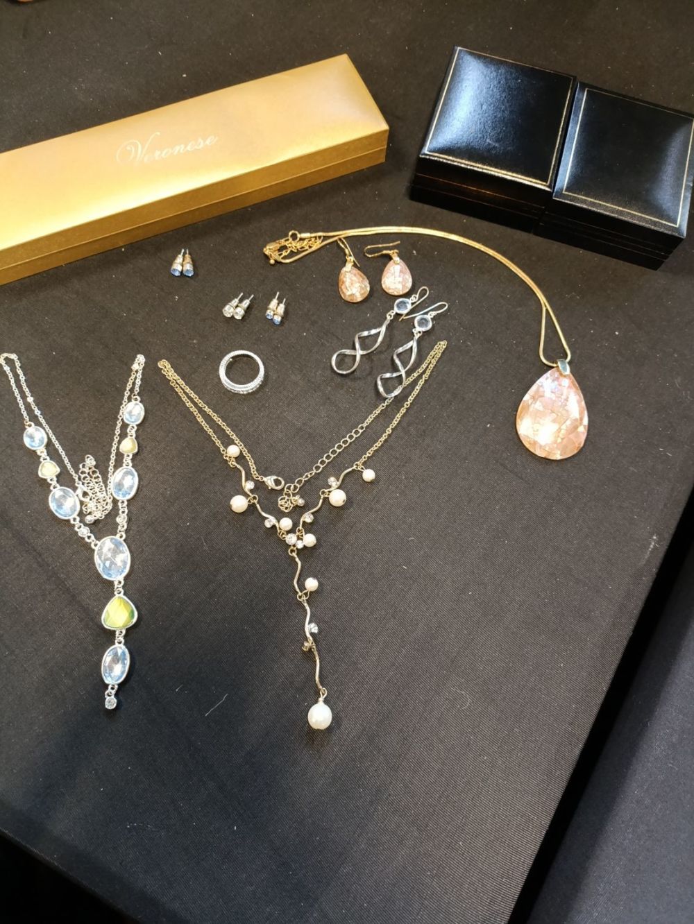 Lot 200: Collection of jewellery including 3 necklaces, 5 pairs...
