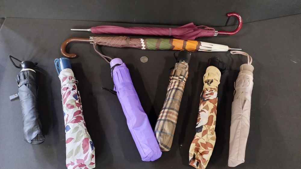 Lot 232: Eight umbrella's black, purple, brown leaf and floral...