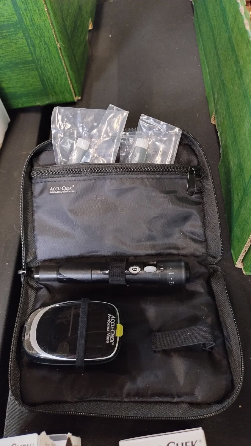 Lot 260: Accu-check Perfoma Nano with blood glucose test cassettes,...
